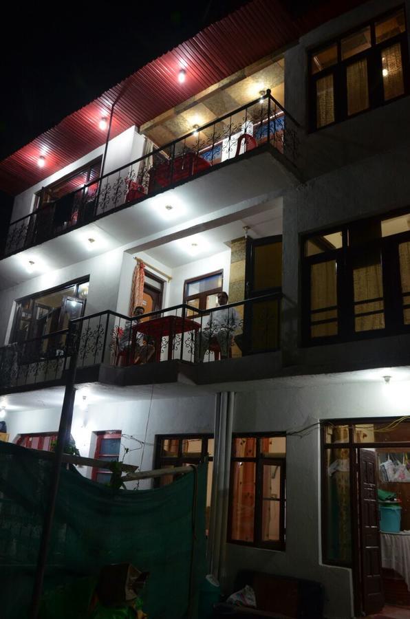 Howrah Guest House Srīnagar Exterior foto
